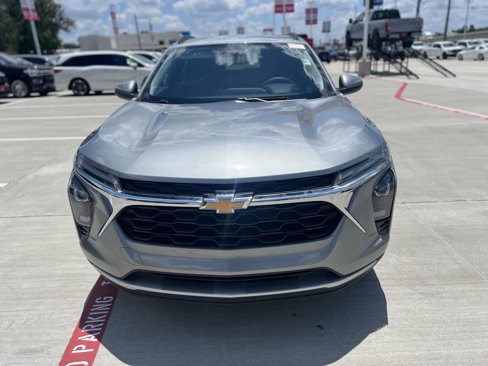 Used 2024 Chevrolet Trax LT image 2