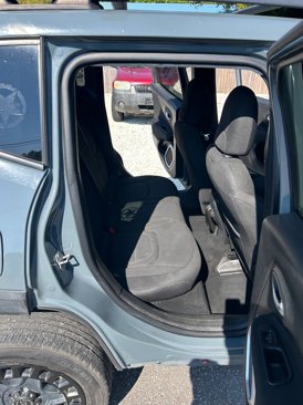 Used 2018 Jeep Renegade Latitude image 12
