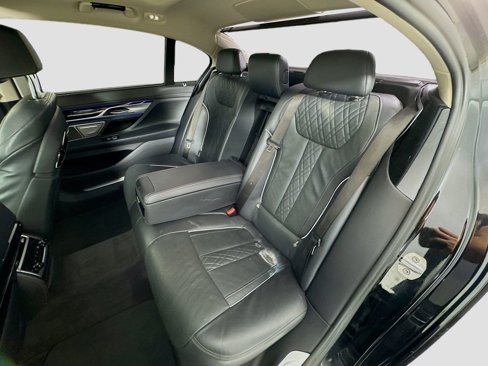 Used 2019 BMW 740i w/ Executive Package image 26