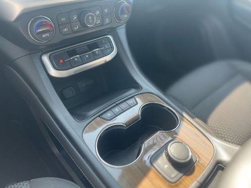 Used 2023 GMC Acadia SLE image 20