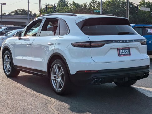 Used 2023 Porsche Cayenne image 3