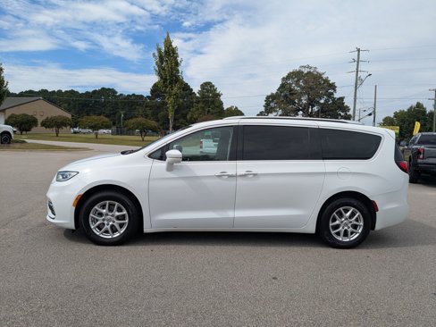 Used 2021 Chrysler Pacifica Touring-L image 11