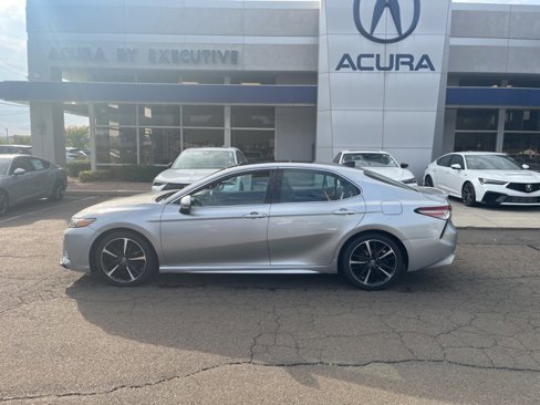 Used 2019 Toyota Camry XSE image 3