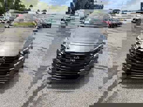 New 2025 Nissan Versa SV w/ Trunk Package image 2