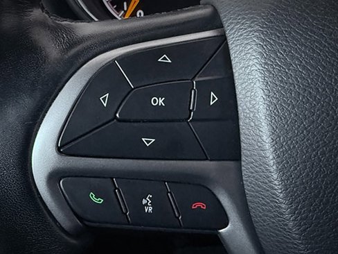 Used 2020 Jeep Grand Cherokee Altitude image 12