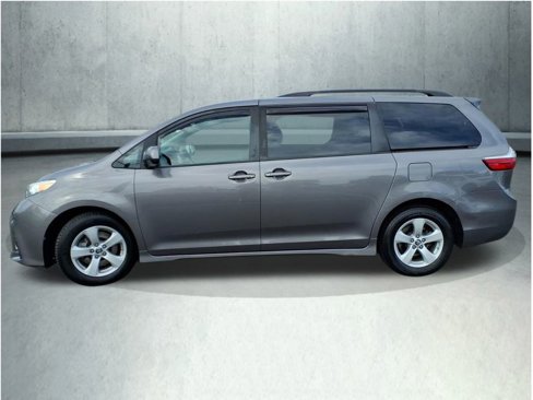Certified 2019 Toyota Sienna LE image 5
