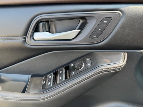 Used 2023 Nissan Rogue SL w/ SL Premium Package image 28