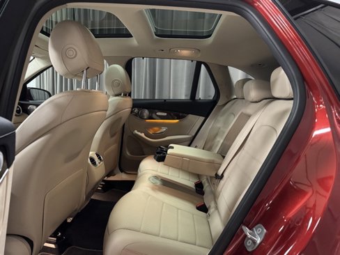 Used 2017 Mercedes-Benz GLC 300 4MATIC image 28