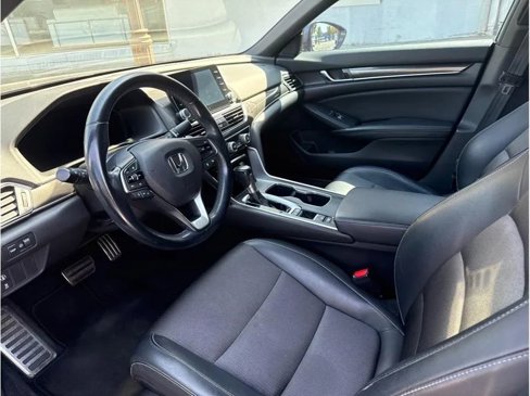 Used 2018 Honda Accord Sport image 9