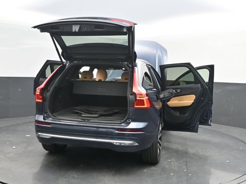 Certified 2023 Volvo XC60 B5 Ultimate w/ Climate Package image 34