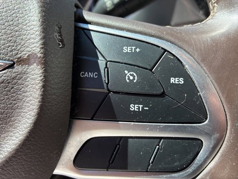 Used 2017 Chrysler Pacifica Touring-L image 15