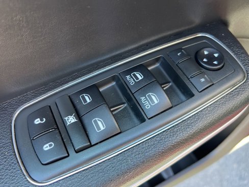 Certified 2019 Chrysler 300 Touring image 10