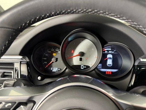 Certified 2021 Porsche Macan S image 39