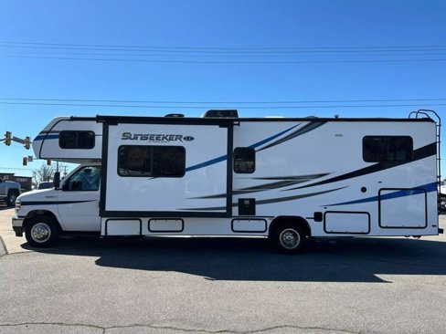 Used 2022 Ford E-450 and Econoline 450 Super Duty w/ Motorhome Prep Package image 5
