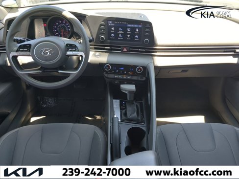Used 2023 Hyundai Elantra SEL image 12