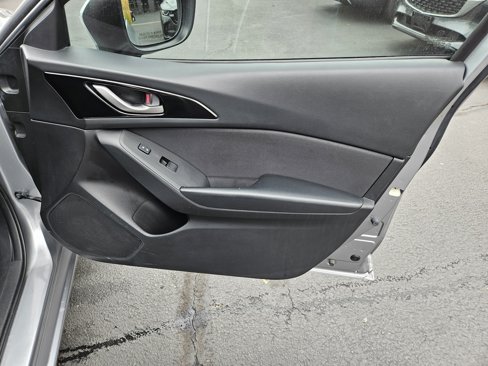 Used 2016 MAZDA MAZDA3 i Sport w/ Preferred Equipment Package image 10