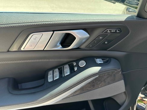 Used 2020 BMW X7 xDrive40i w/ Premium Package image 22