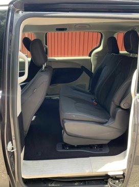 Used 2020 Chrysler Voyager L image 16