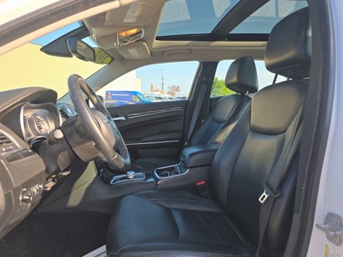 Used 2016 Chrysler 300 Limited image 13