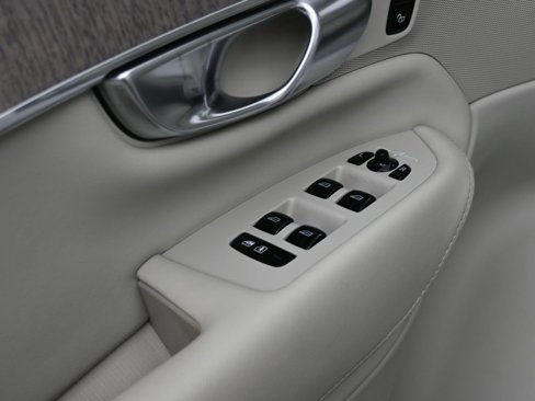 Certified 2024 Volvo XC90 B6 Plus image 11