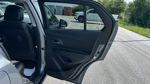 Used 2019 Chevrolet Trax LT w/ LT Convenience Package image 38
