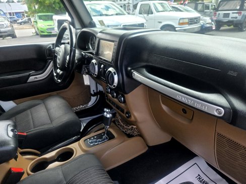 Used 2012 Jeep Wrangler Unlimited Rubicon w/ Connectivity Group image 51