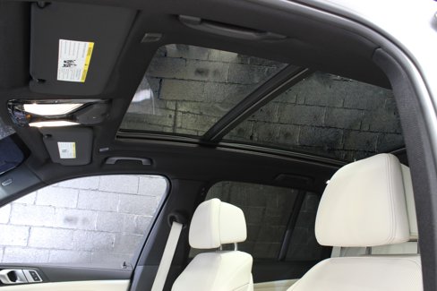 Used 2021 BMW X5 sDrive40i w/ M Sport Package image 18