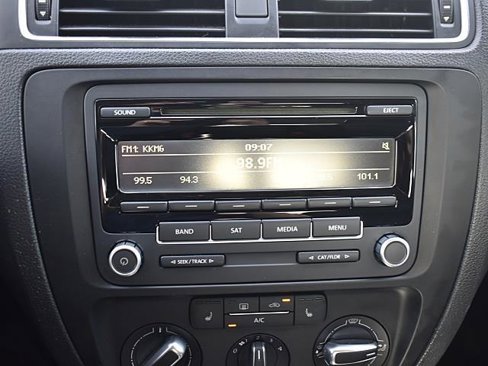Used 2013 Volkswagen Jetta SE image 17