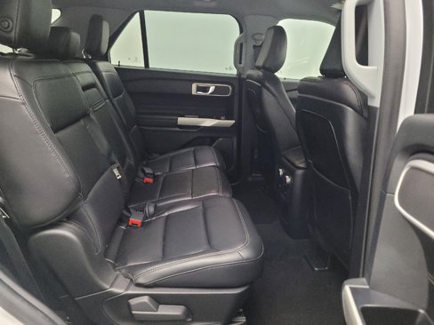 Used 2020 Ford Explorer XLT w/ Equipment Group 202A image 19