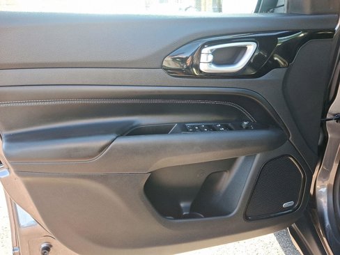 Certified 2022 Jeep Compass Altitude w/ Sun and Sound Group image 12