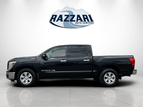 Used 2019 Nissan Titan SV image 6
