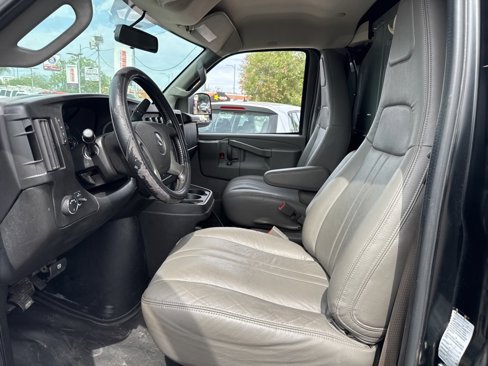 Used 2018 Chevrolet Express 2500 w/ Driver Convenience Package image 4
