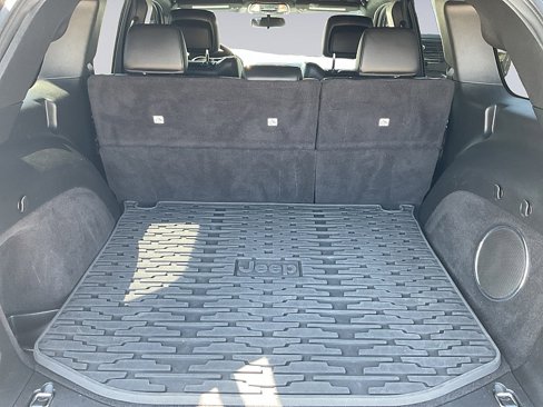 Used 2021 Jeep Grand Cherokee Laredo X image 9