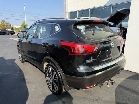 Used 2018 Nissan Rogue Sport SL w/ SL Premium Package image 3