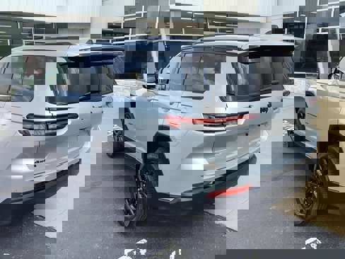 Certified 2024 Jeep Grand Cherokee L Laredo image 8
