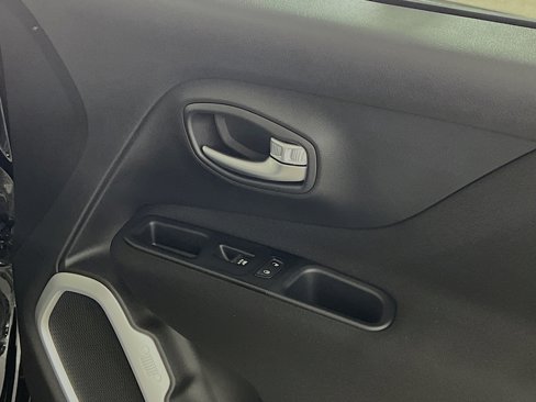 Used 2020 Jeep Renegade Sport image 32
