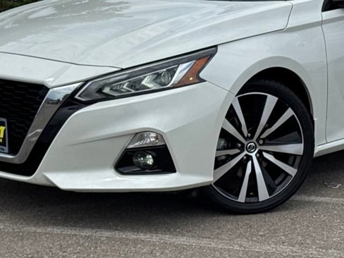 Used 2022 Nissan Altima 2.5 Platinum image 3