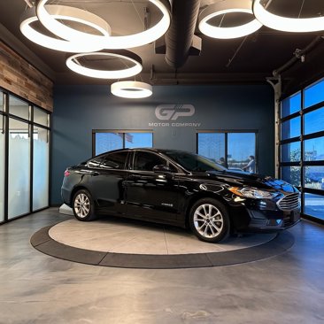 Used 2019 Ford Fusion SE image 1