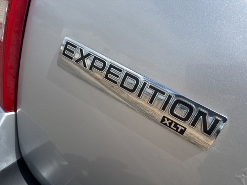 Used 2010 Ford Expedition XLT image 9
