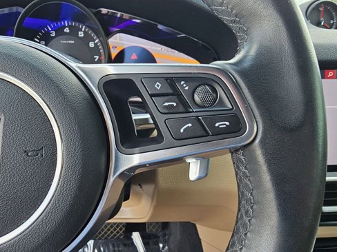 Certified 2019 Porsche Cayenne w/ Premium Package image 37