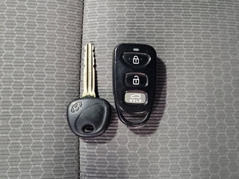 Used 2017 Hyundai Elantra SE image 32