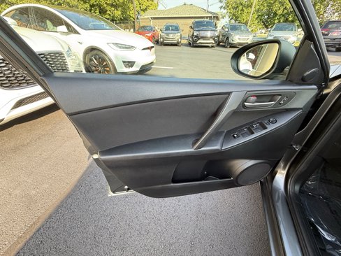 Used 2013 MAZDA MAZDA3 i Touring image 16