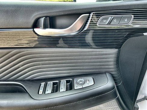 Used 2024 Hyundai Palisade Calligraphy image 17