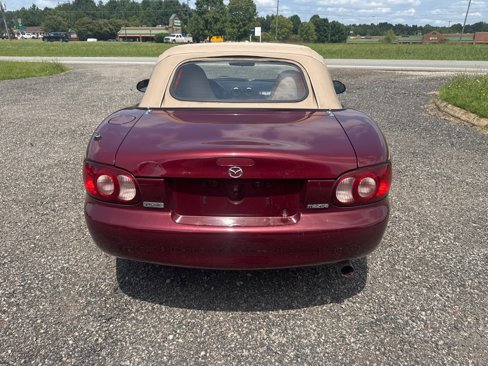 Used 2003 MAZDA MX-5 Miata image 8