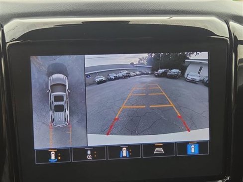 Used 2023 Chevrolet Traverse LT w/ Rear Camera Mirror Package image 8