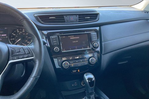 Used 2018 Nissan Rogue SV image 6