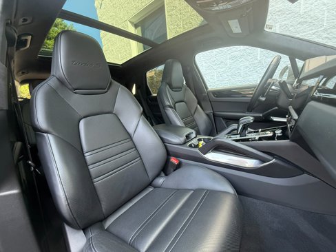 Used 2021 Porsche Cayenne Turbo S image 39
