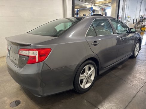 Used 2014 Toyota Camry SE image 4