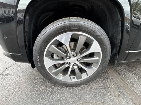 Used 2019 Jeep Cherokee Overland w/ Technology Group image 31