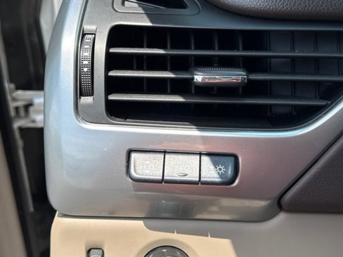 Used 2017 Chevrolet Suburban Premier image 25